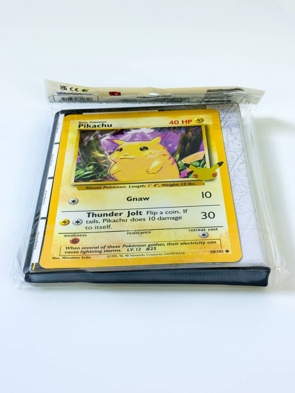 Pokémon 25th Anniversary First Partner Binder sellado con carta jumbo Pikachu incluida vista frontal