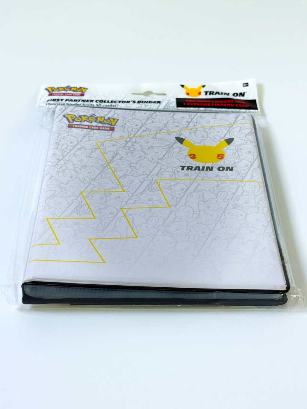 Pokémon First Partner Binder 25 aniversario diseño Pikachu Train On sellado vista frontal del álbum