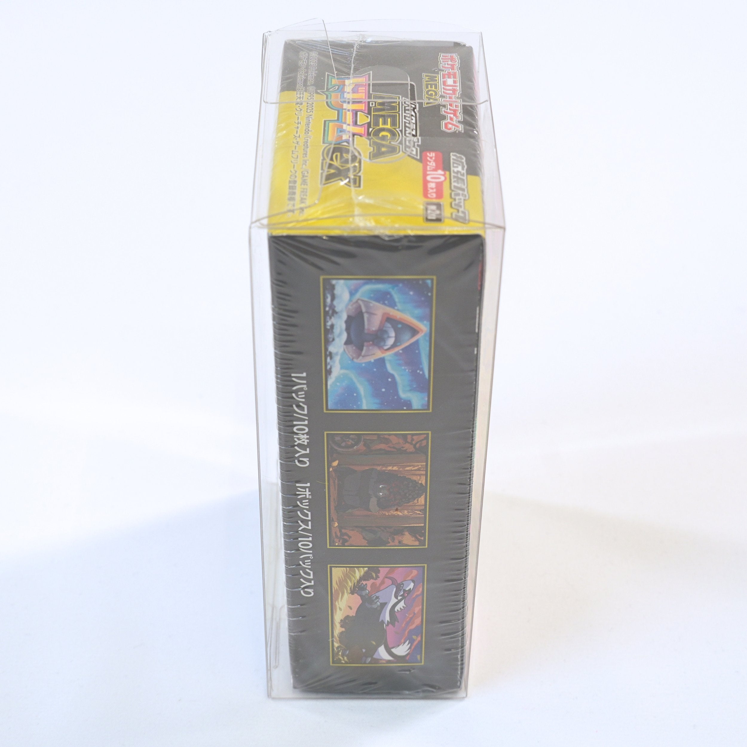Vista lateral de la Booster Box Pokémon MEGA Dream ex M2a, mostrando el lateral del embalaje y el diseño del producto