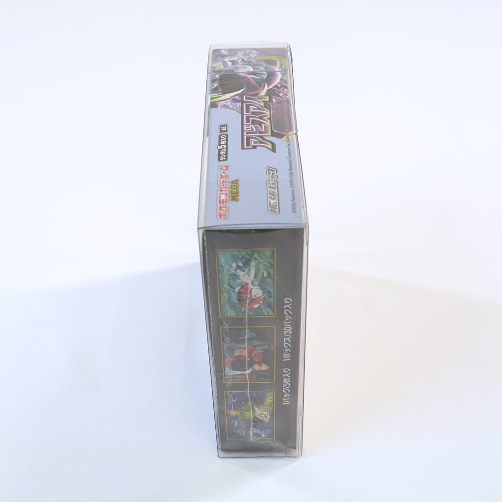 Vista del otro lateral de la Booster Box Pokémon Abyss Eye M5, mostrando detalles adicionales del packaging japonés