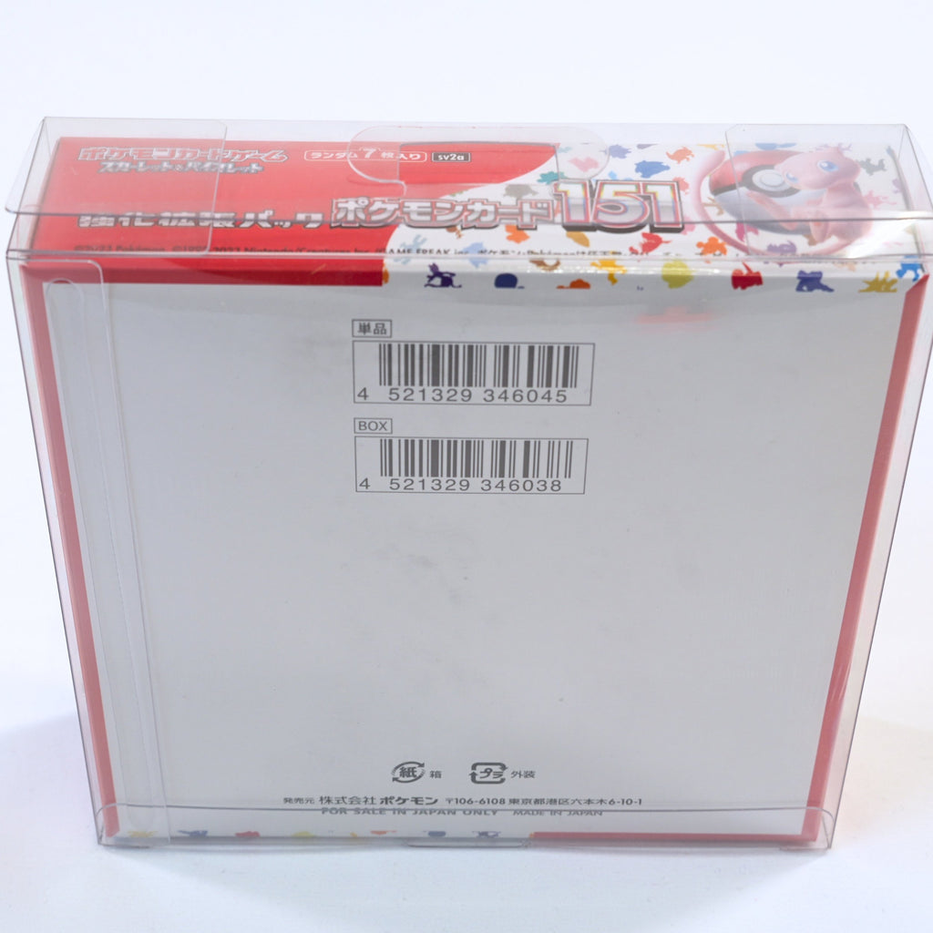 Vista trasera de la Booster Box Pokémon 151 SV2a, mostrando la información japonesa oficial y los códigos de barras del producto