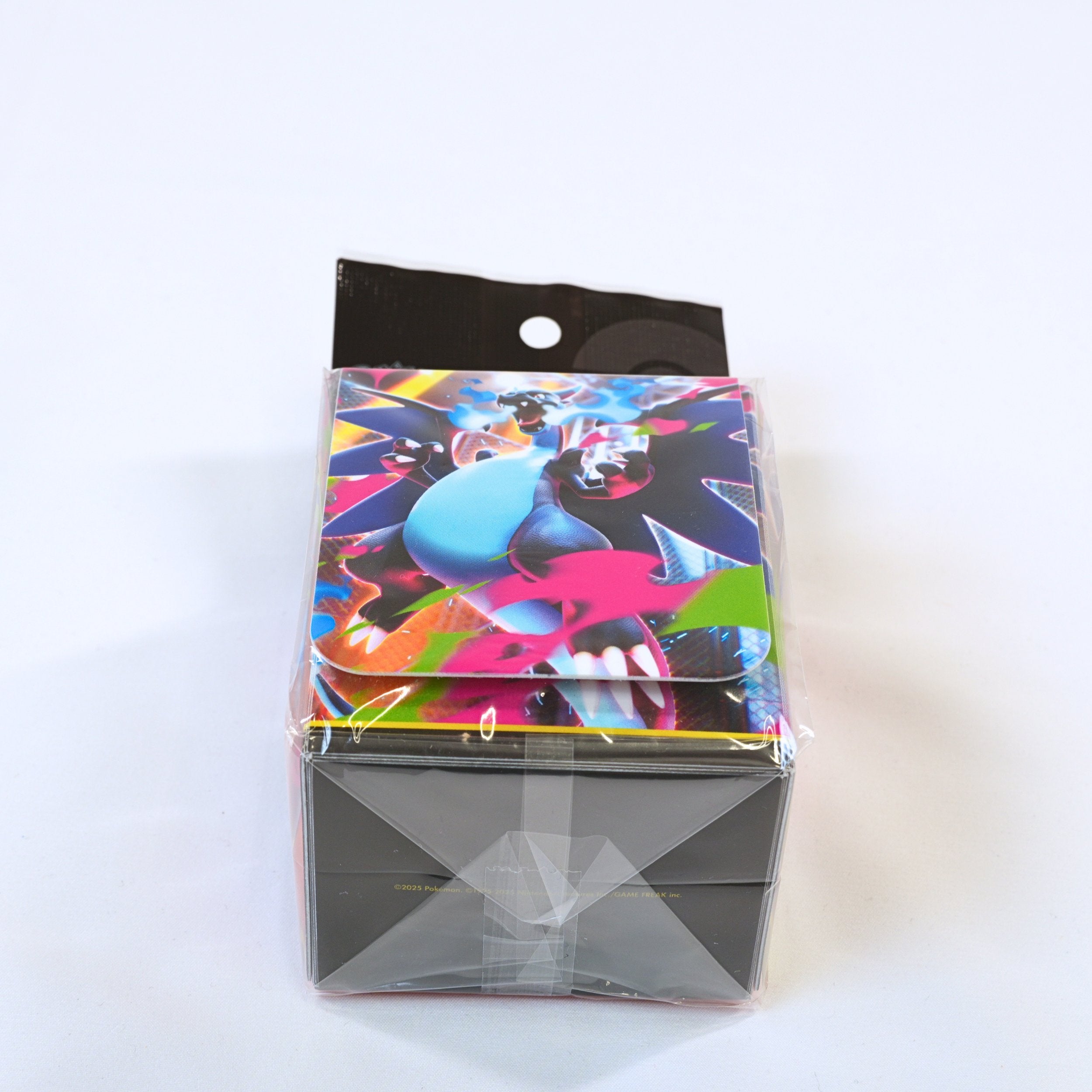 Deck Case Mega Charizard X Pokémon Center Japan japonés vista frontal inclinada