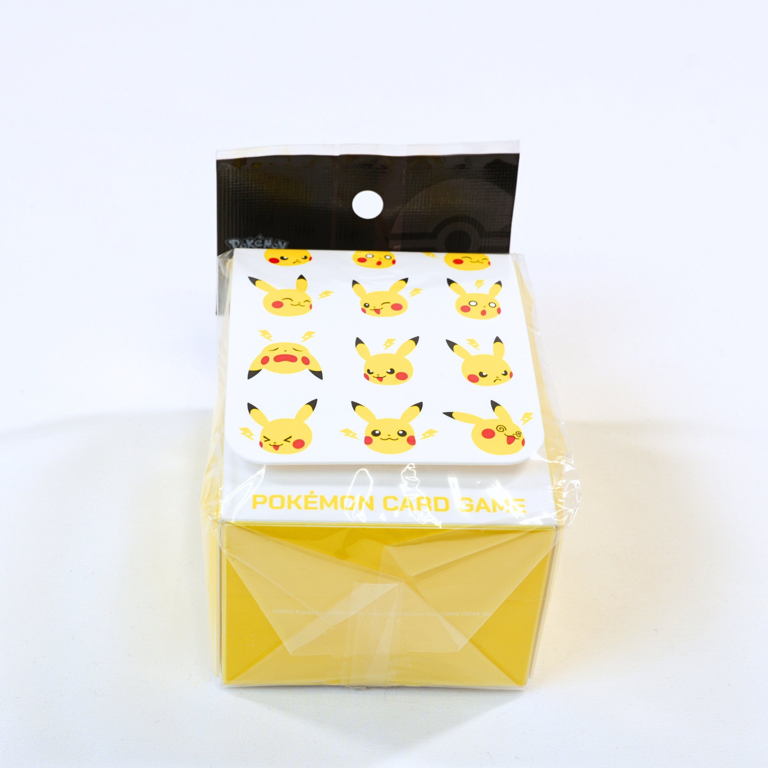 Deck Case Pikachu and Thunder Pokémon Center Japan japonés vista frontal inclinada