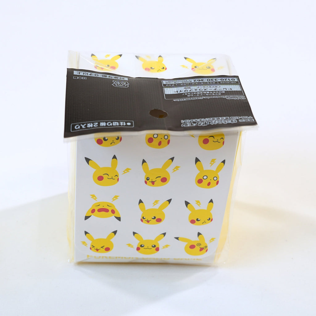 Deck Case Pikachu and Thunder Pokémon Center Japan japonés vista frontal de pie
