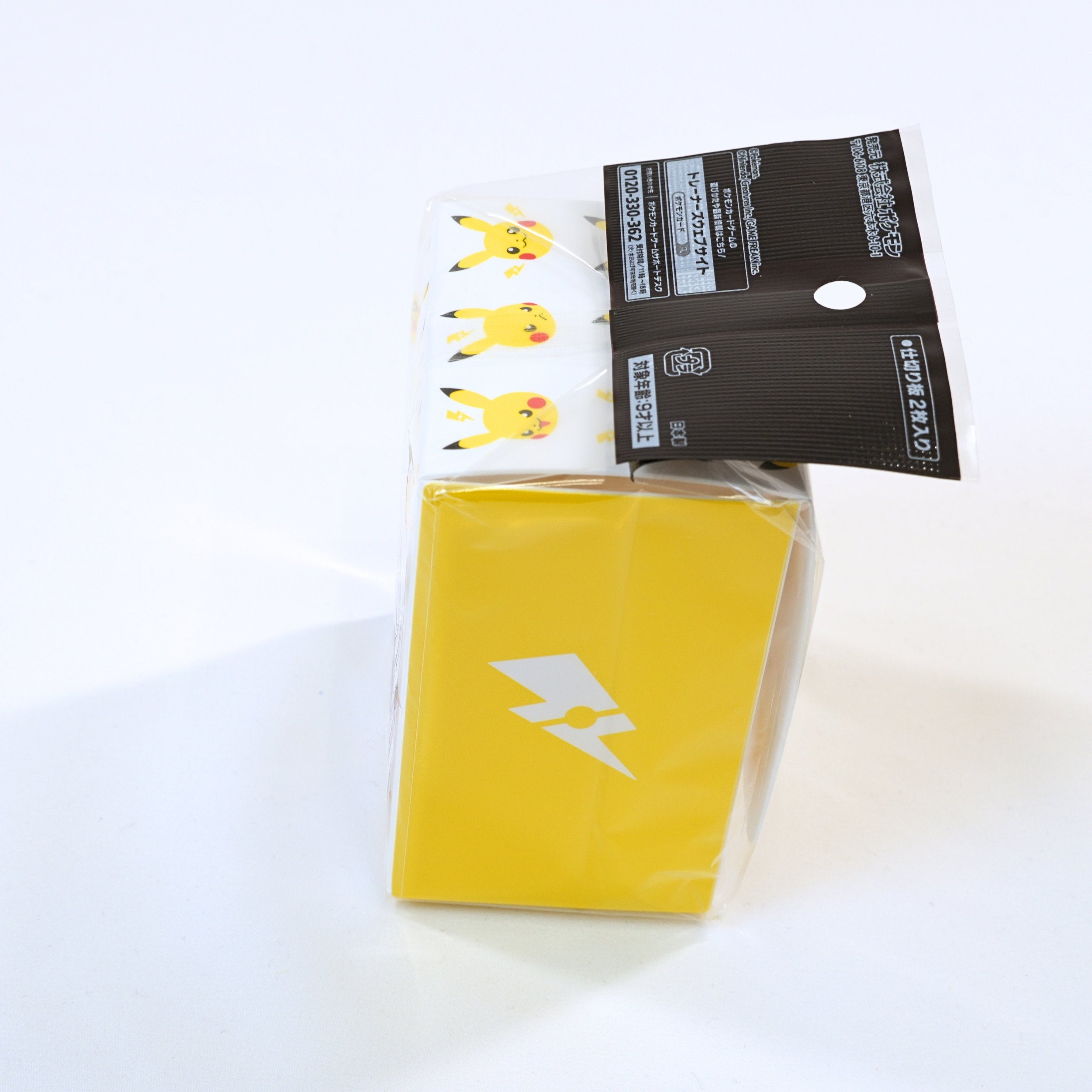 Deck Case Pikachu and Thunder Pokémon Center Japan japonés vista lateral
