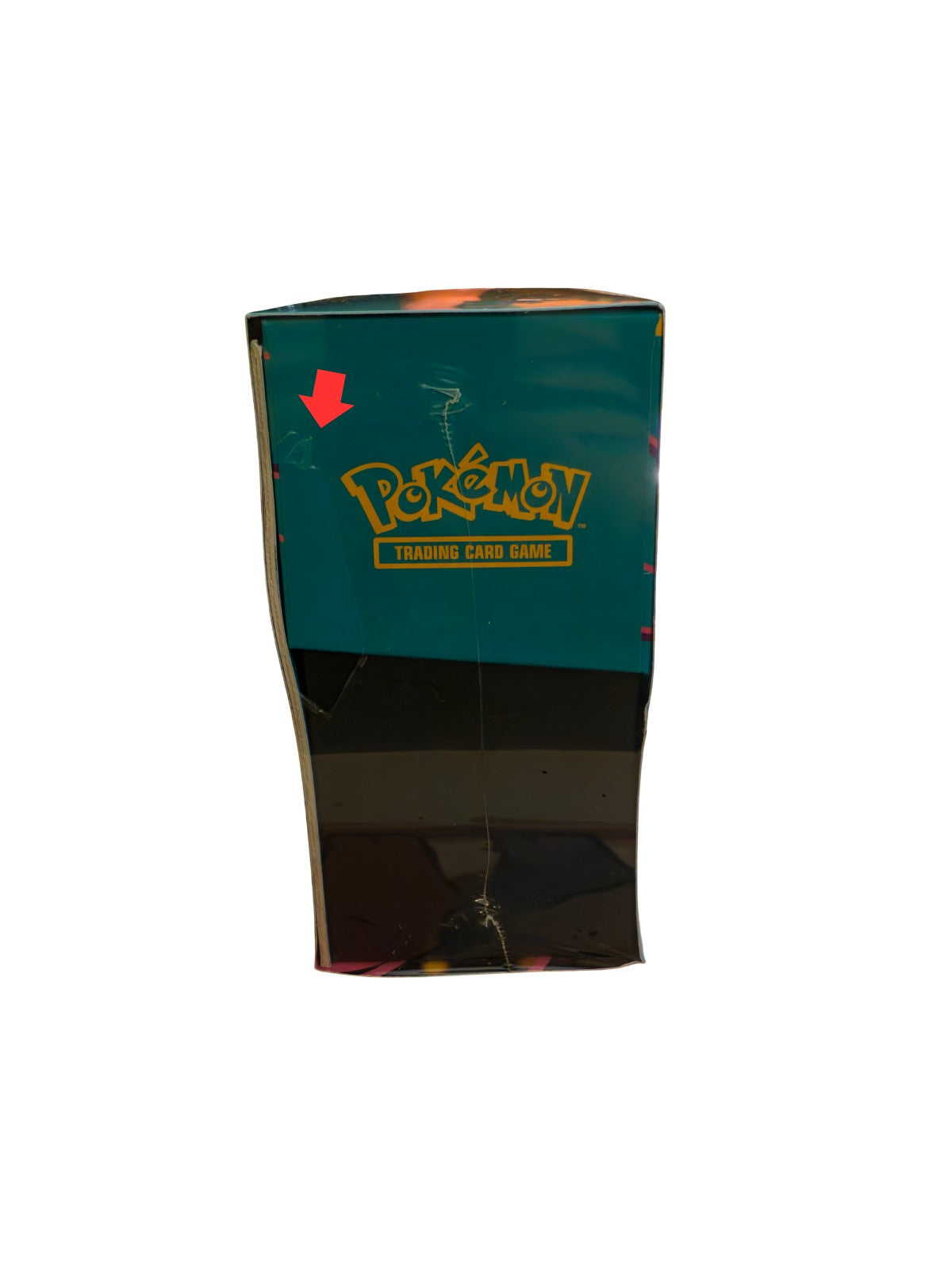 Detalle del plástico exterior de la Elite Trainer Box Ascended Heroes Pokémon TCG con pequeño desperfecto señalado.