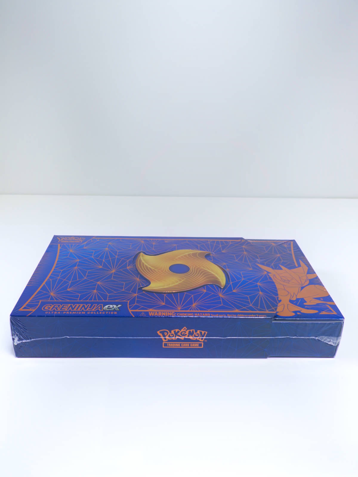 Diseño dorado Greninja ex caja Ultra Premium Collection Pokémon