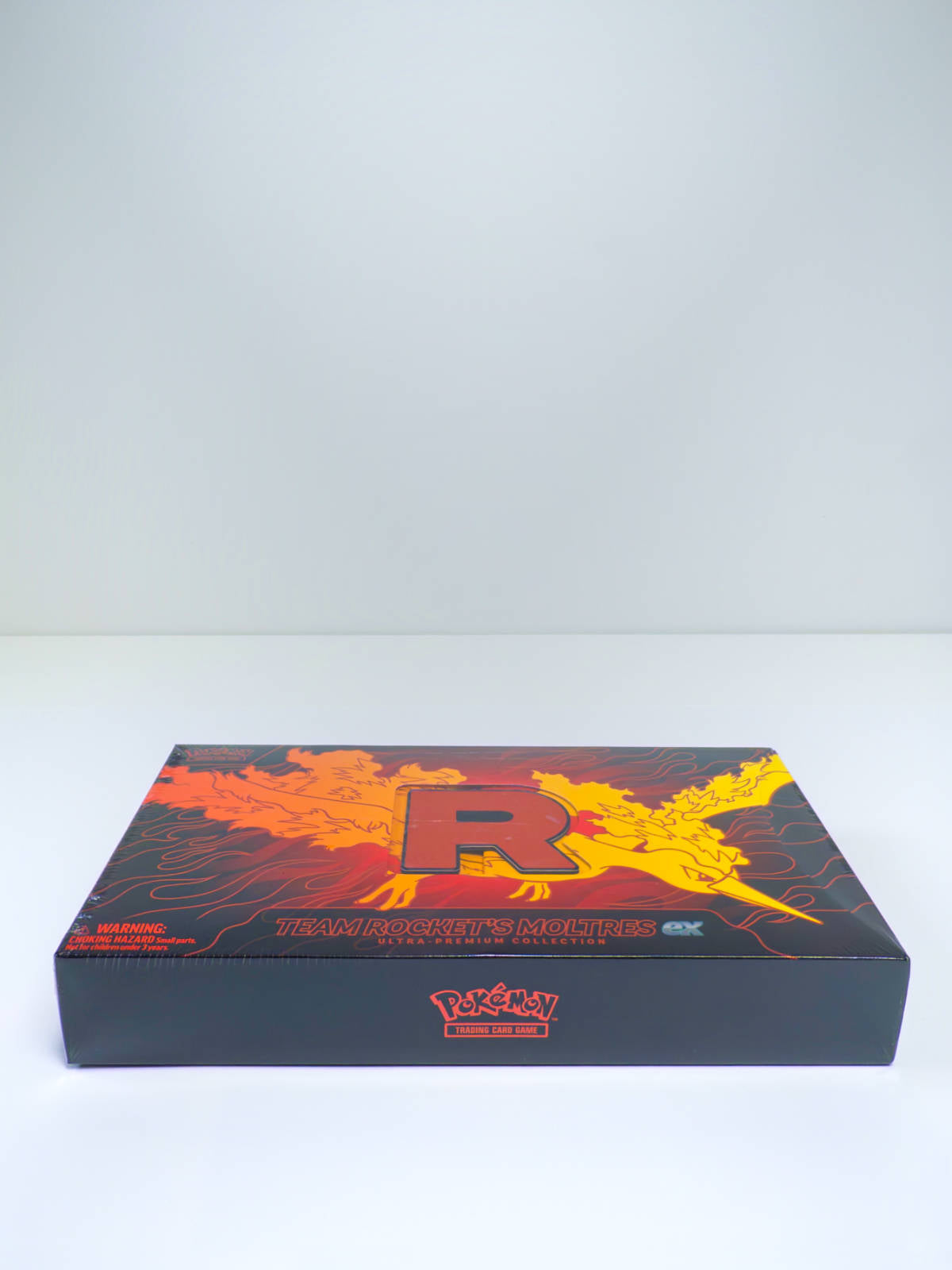 Diseño Team Rocket Moltres ex caja Ultra Premium Collection Pokémon