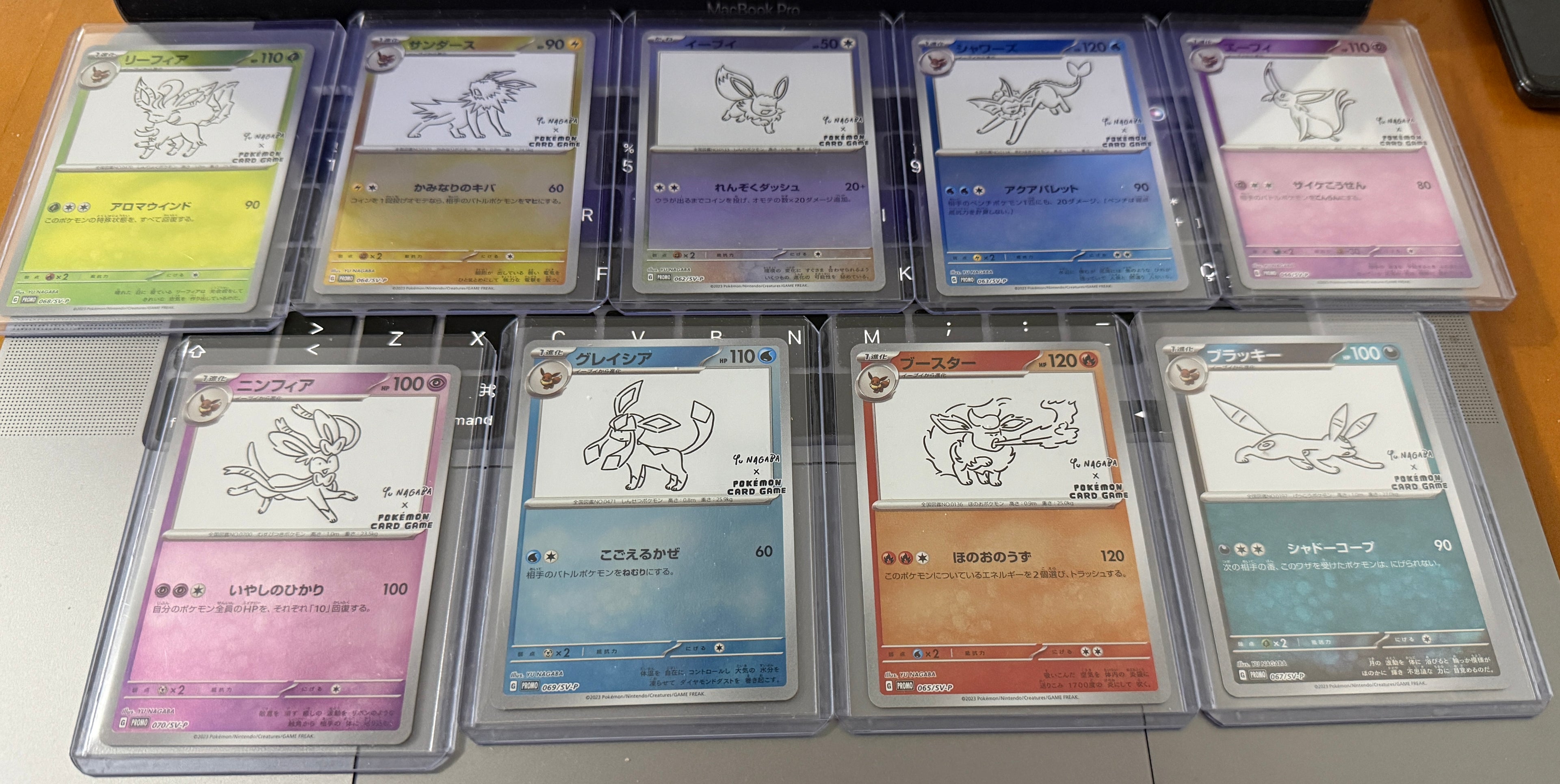 Set completo Yu Nagaba Pokémon x Eevee (Japonés)