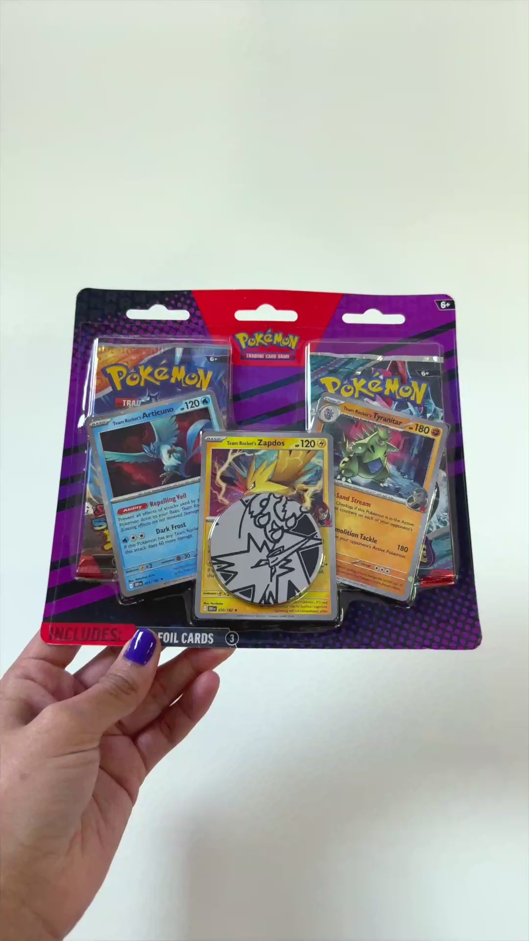 Video del Pokémon Team Rocket Triple Blister (EN) mostrando el producto y todos sus detalles desde diferentes ángulos